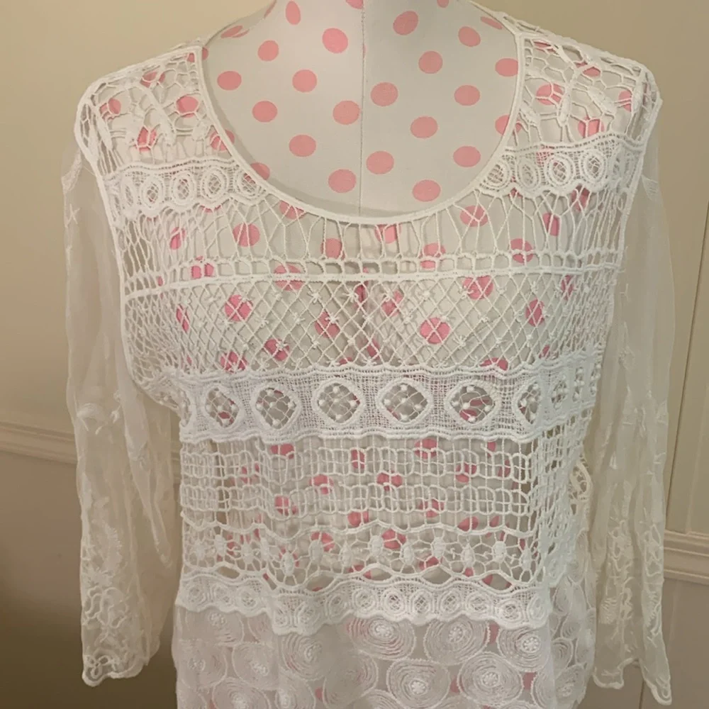 Chico’s White Lace Sheer Top Size 2 Like NEW Beautiful all occasion must have.
